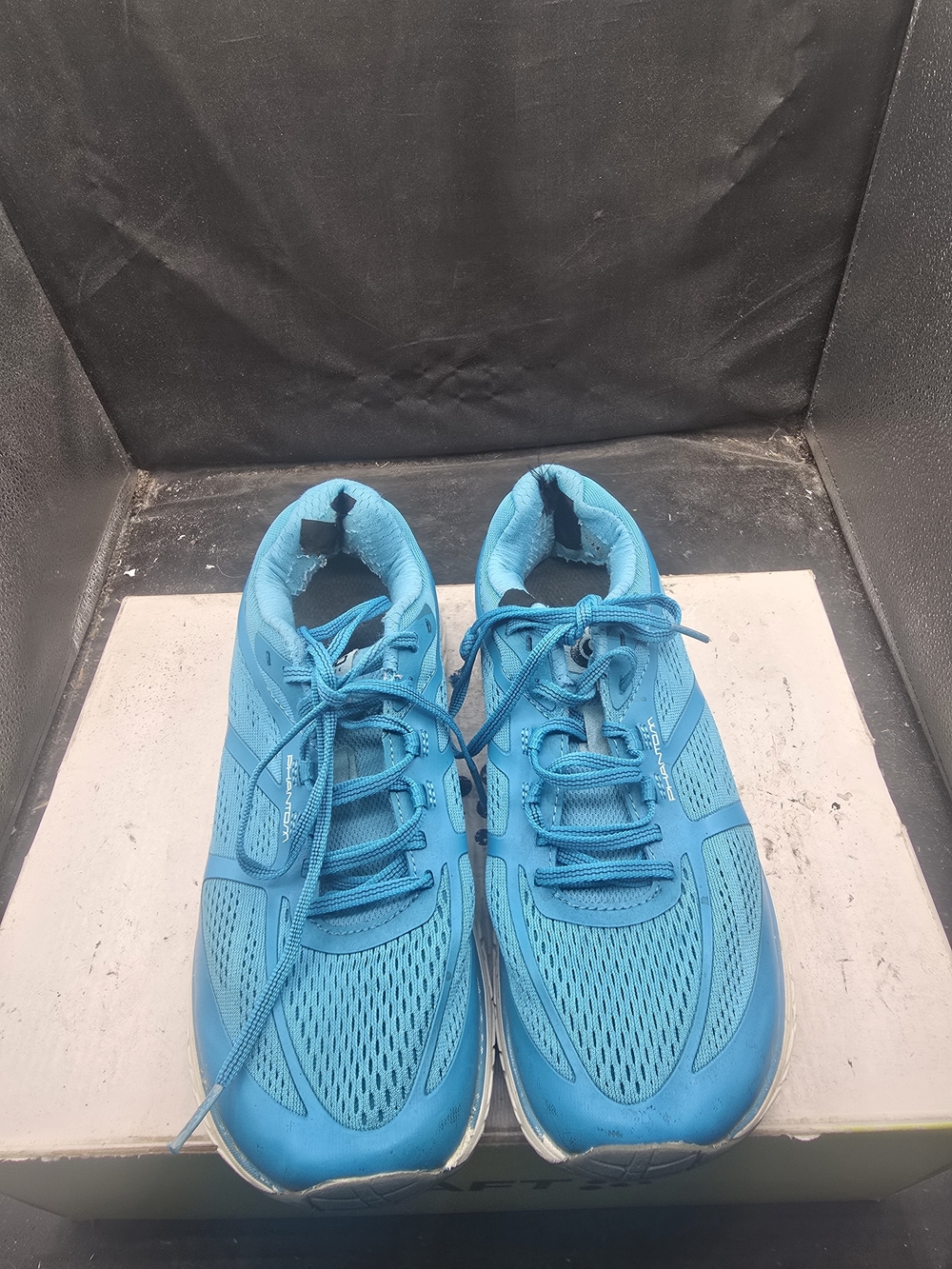 Men's Athletic Running Shoes in Bright Blue